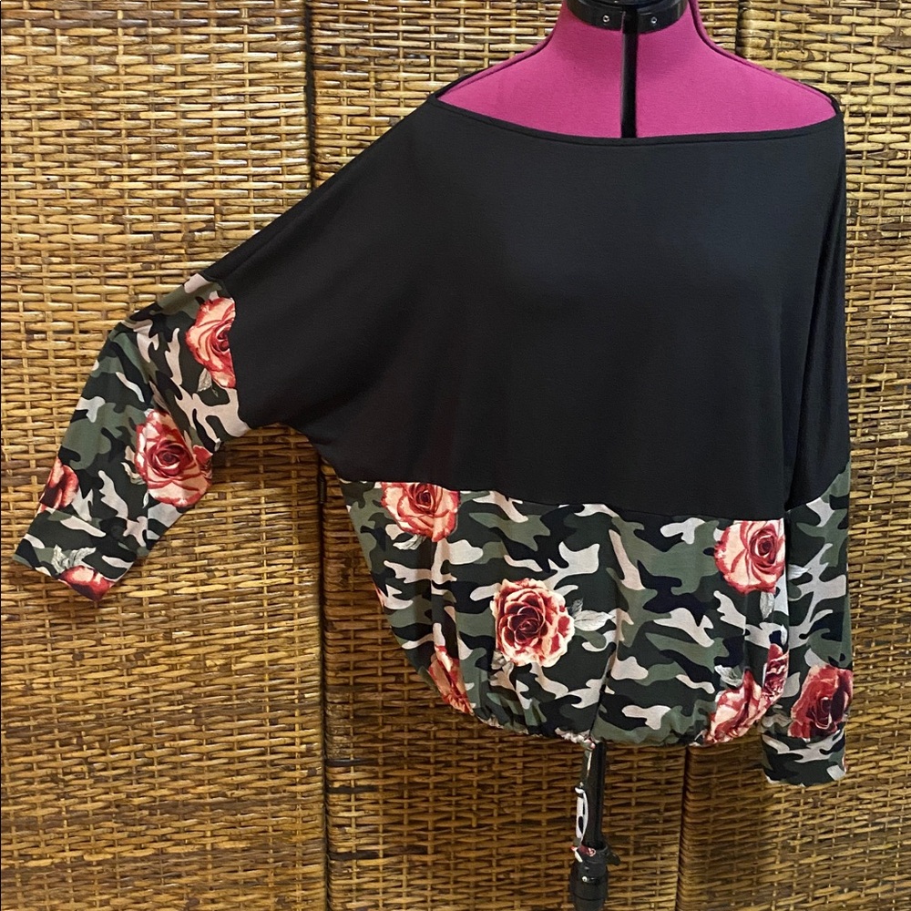 EUC Eldridge Black Green camo red roses long sleeve drawstring, top blouse XL